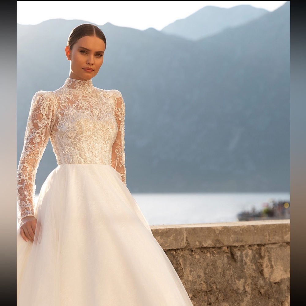 Wedding dress by Elena Morar